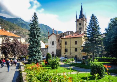 Susa Vadisi 'ndeki Kelt yerleşimi M.Ö. 500 yılından beri bilinmektedir. Romalıların gelişiyle, 11. yüzyıldan itibaren Savoy hanedanlığının egemenliği altında olan bir şehir ortaya çıktı..    