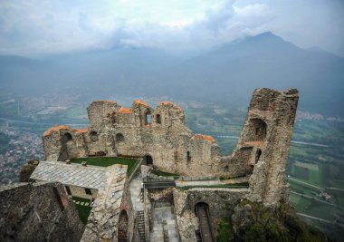 On the mountain, Porkeriana was located in the fortress of the Roman legionaries, and after a century Outpost of Charlemagne. In the 10th century, the Archangel Michael Abbey was built on this site.     