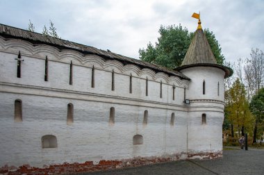 14. yüzyılda Yauza Nehri 'nin yüksek kıyısında, adını ilk başrahibi Andronikov' dan alan bir manastır kuruldu. Büyük ikon ressam Andrey Rublev burada yaşadı ve öldü..    
