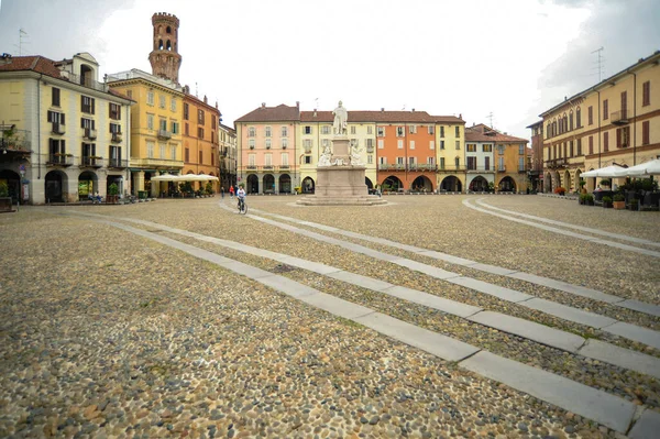 Zwischen Turin Und Mailand Gelegen Erwarb Die Stadt Vercelli Und lizenzfreie Stockfotos