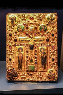 St. Eusebius Katedrali Vercelli Başpiskoposluğunun merkezidir. Katedralin kutsal eşyalarında farklı çağlardan paha biçilemez sanat eserleri var..     