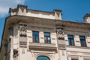 The residential building is located on one of the oldest streets in Moscow. Here for the first time appeared the Art Nouveau style, which has not yet got rid of eclecticism.    