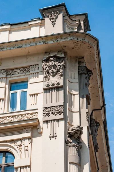 Het Woongebouw Gelegen Een Van Oudste Straten Van Moskou Hier — Stockfoto