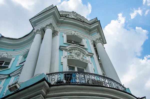 阿莱卡辛 特鲁贝斯科伊宫的独特建筑是古老的巴洛克时代的纪念碑 也是参观过这个宫殿的众多俄罗斯著名文化人物的纪念碑 — 图库照片