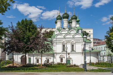 Chernihiv Lane, 16. ve 18. yüzyıllara ait özgün bir kilise ve şehir arazisi topluluğunu korumuş, Moskova tarihinin eşsiz bir mimari kompleksidir..   