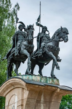 1472 'den beri Dmitrov' daki Borisoglebsky Manastırı, 16. ve 18. yüzyılların Rus mimarisinin eşsiz bir anıtıdır.   