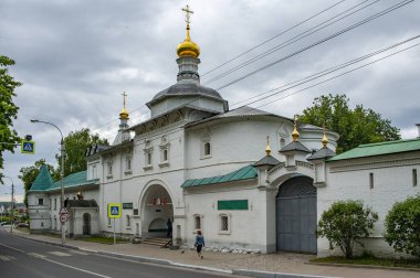1472 'den beri Dmitrov' daki Borisoglebsky Manastırı, 16. ve 18. yüzyılların Rus mimarisinin eşsiz bir anıtıdır.   