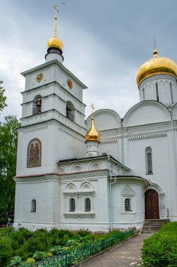 1472 'den beri Dmitrov' daki Borisoglebsky Manastırı, 16. ve 18. yüzyılların Rus mimarisinin eşsiz bir anıtıdır.   