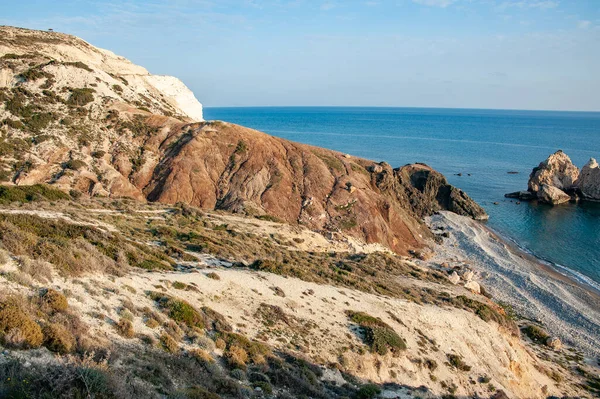 Antik Yunan efsanesine göre, deniz köpüğünden doğan aşk tanrıçası Afrodit burada, Kıbrıs kıyılarına geldi..    