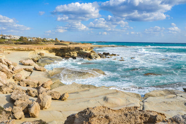 Побережье мыса Дрепано, благодаря своему геологическому строению, славится своим причудливым ландшафтом и является одной из природных достопримечательностей Кипра.    