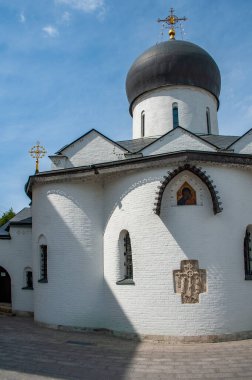 Merhamet Evleri 'nin Kadın Aracı Kilisesi, antik Rus mimarisinin sanatsal gelenekleriyle birlikte Art Nouveau stilinin başarılı bir senteziydi.   