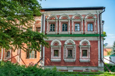 Averky Kirillov 'un malikanesinde, Avrupa Barok tarzı 18. yüzyılın başlarında yeniden yapılanma sırasında Rus modeline parça parça eklenmiştir..  