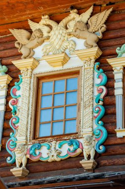 Çar Alexei Mikhailovich 'in Kolomenskoye' deki kır sarayı 1668 yılında inşa edilmiş ve 270 odadan oluşmuştur. Bugün, eski çizimlere göre tam bir kopyası yapıldı..   