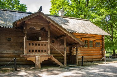 Çar 'ın malikanesinin duvarlı bölgesine Hükümdarın Yard' ı deniyordu. Korunmuş mimari anıtlar 17. yüzyılın ikinci yarısında dikildi..    