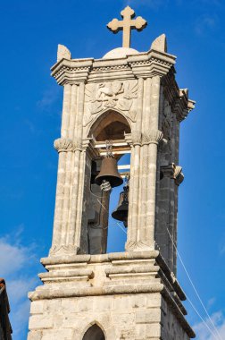 Chrysoroyatissa Manastırı (Altın Garnet ile Tanrı 'nın Annesi) 1152 yılında Roja Dağı' ndaki Troodos 'da kurulmuştur. Bizim zamanımıza kadar inen binalar 1770 yılına dayanıyor..     
