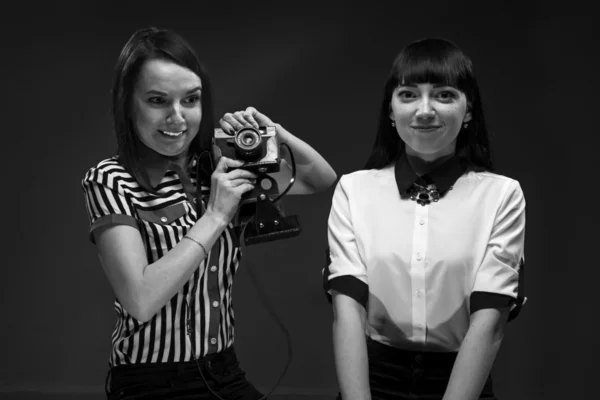 Angry photographer and model with broken camera — Stock Photo, Image