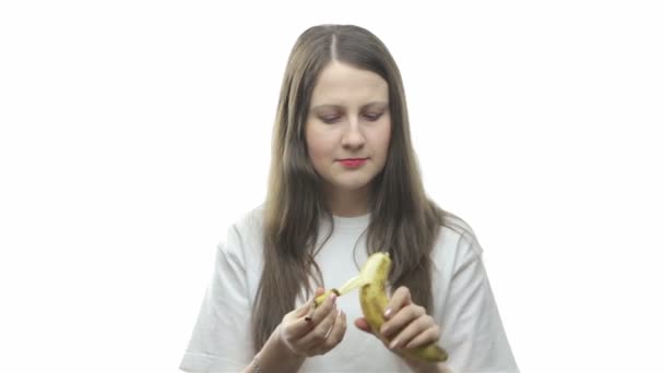 Bruna donna mangiare banana — Video Stock
