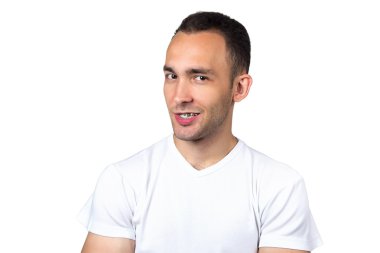 Gülümseyen adam destekleri ile