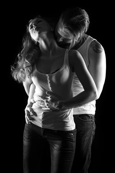 Kızıl saçlı ve öpüşme adam cinsel genç kadın