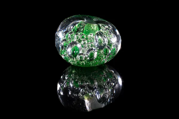 绿色玻璃珠与泡沫 — 图库照片