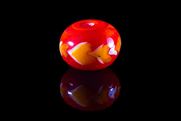 Perla de cristal naranja y rojo — Foto de Stock