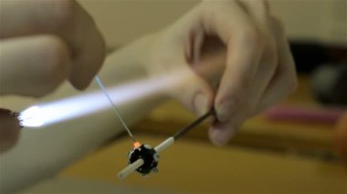 Boncuk atölyede, onbirinci video üreten
