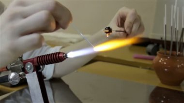 Atölyede, yedinci video cam boncuk dekorasyon