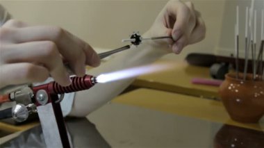 Atölyede, onuncu video cam boncuk dekorasyon