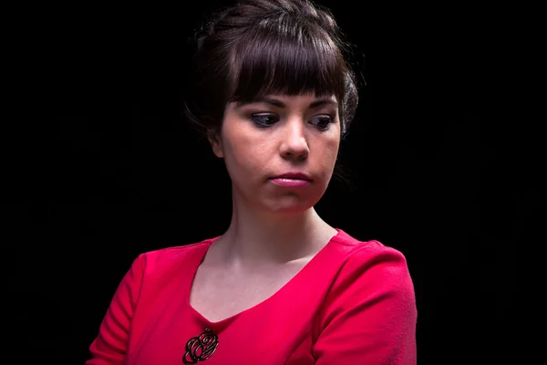 Smutna kobieta w czerwonej sukience — Zdjęcie stockowe