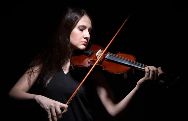 Morena mulher brincando no violino — Fotografia de Stock