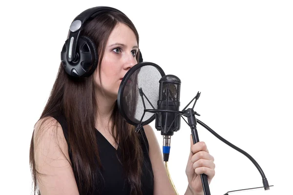 Śpiewa kobieta w słuchawkach — Zdjęcie stockowe