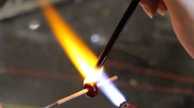 Cam boncuk, yedinci video el ile üretim