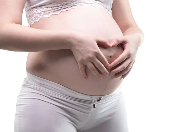 Mulher grávida e coração na barriga — Fotografia de Stock