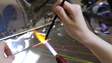 El imalatı yapılan boncuk, dördüncü video