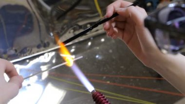 El imalatı yapılan boncuk, beşinci video