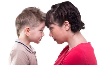 Esmer anne ve sarışın oğlu