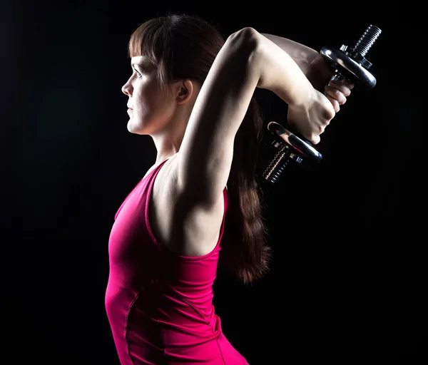 Žena, která dělá cvičení s váhami — ストック写真