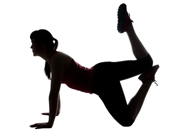 Silhouet van de vrouw in yogas pose — Stockfoto