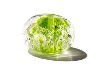 El şeffaf yeşil cam boncuk yapımı