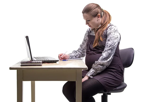 Femme enceinte au bureau — Photo