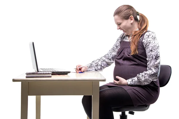 Hamile kadın ofiste esneme — Stok fotoğraf
