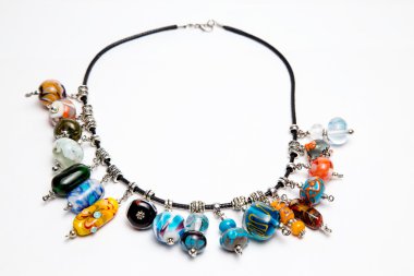 El ile çok renkli boncuk takı yapımı