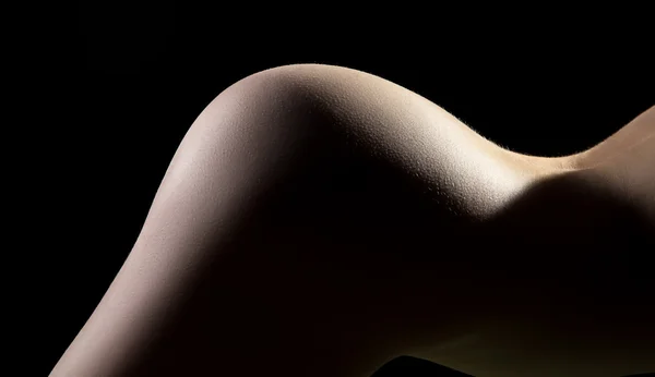 年轻女人臀部 — 图库照片