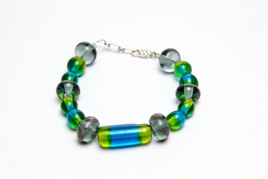 Yeşil ve mavi cam boncuk bilezik