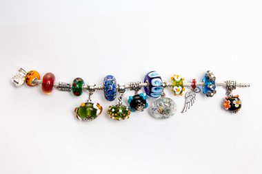 El ile multi-colred boncuk takı yapımı