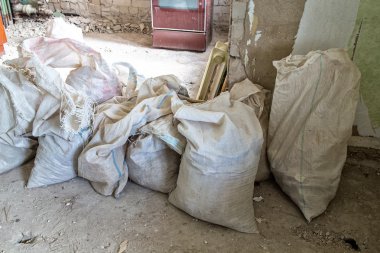 Kirli sackful yığını