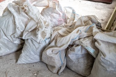 Kirli selofan sackful yığını