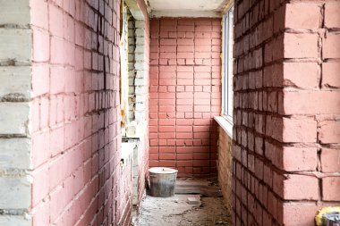 Tuğla balkon ve inşaat atık