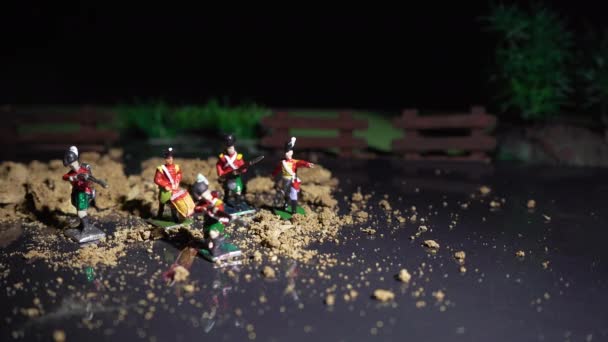 Vintage tin soldiers and war reconstruction — Stock Video