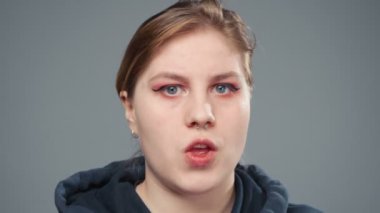 Şişman kadını reddetme videosu, portre